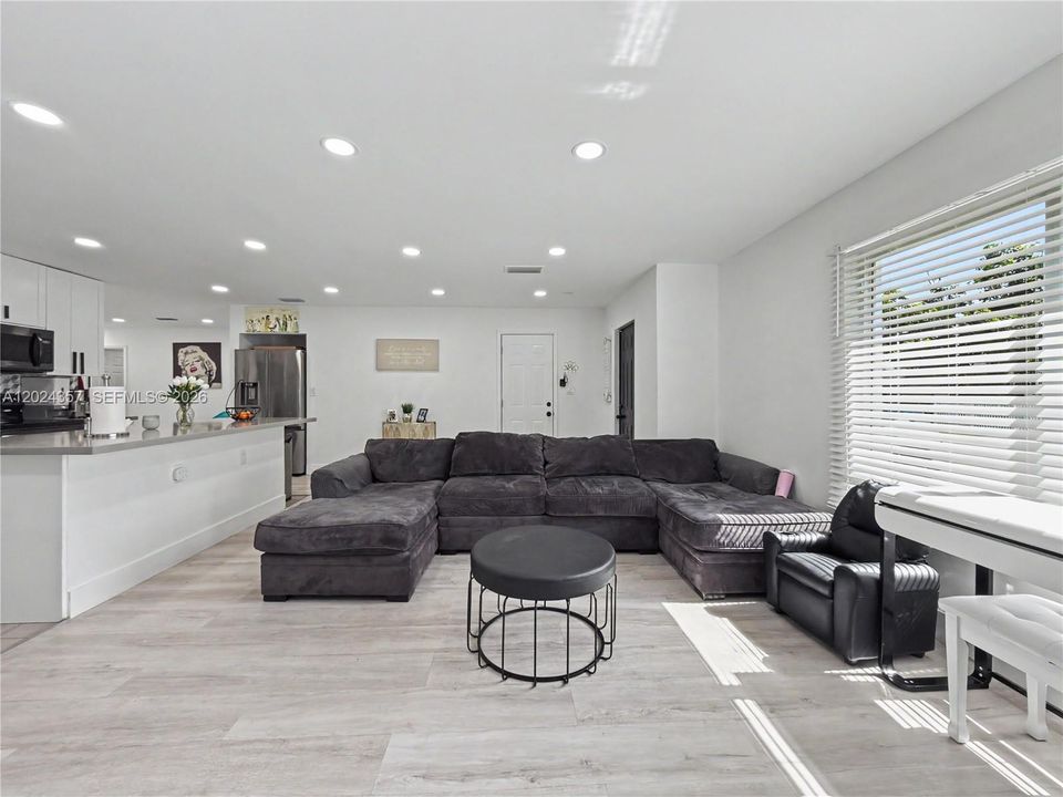 En Venta: $730,000 (5 camas, 3 baños, 1594 Pies cuadrados)