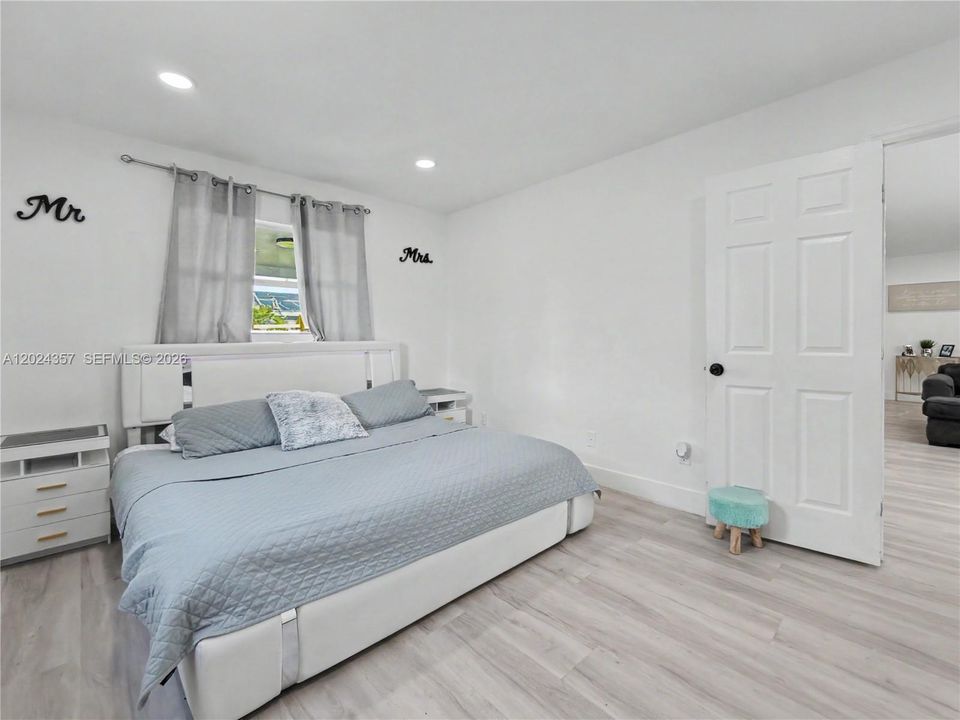 En Venta: $730,000 (5 camas, 3 baños, 1594 Pies cuadrados)