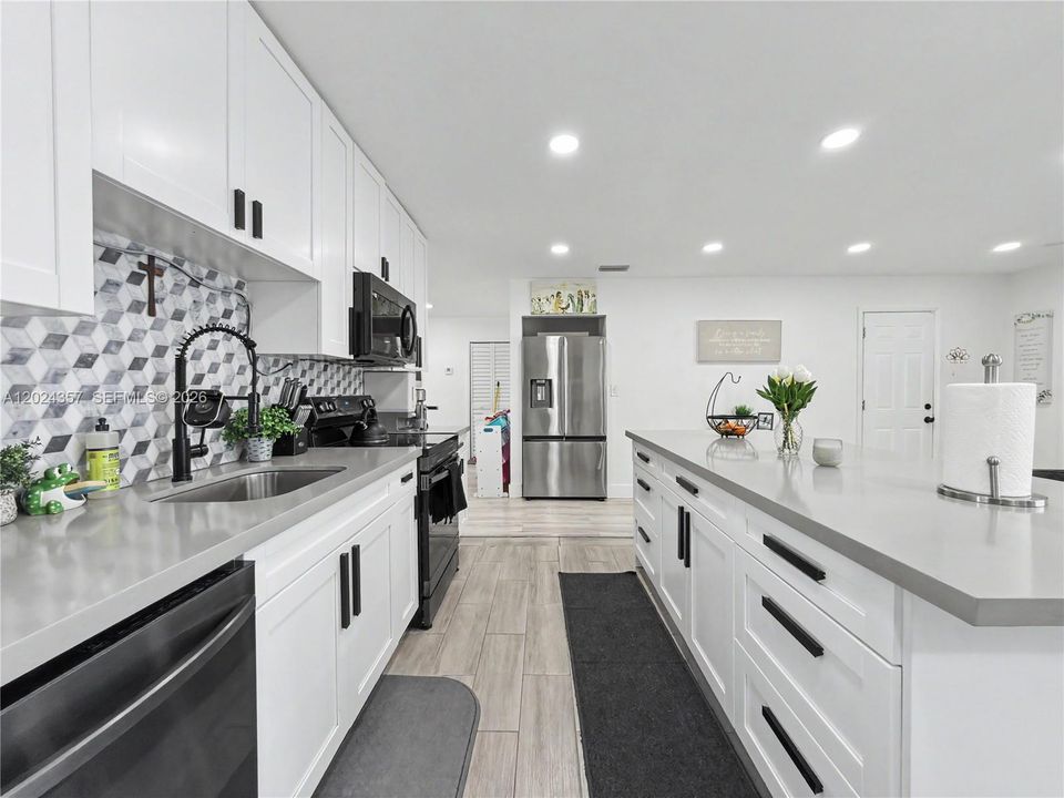 En Venta: $730,000 (5 camas, 3 baños, 1594 Pies cuadrados)