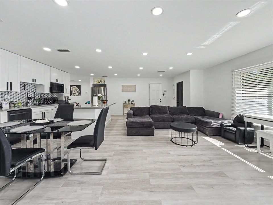 En Venta: $730,000 (5 camas, 3 baños, 1594 Pies cuadrados)