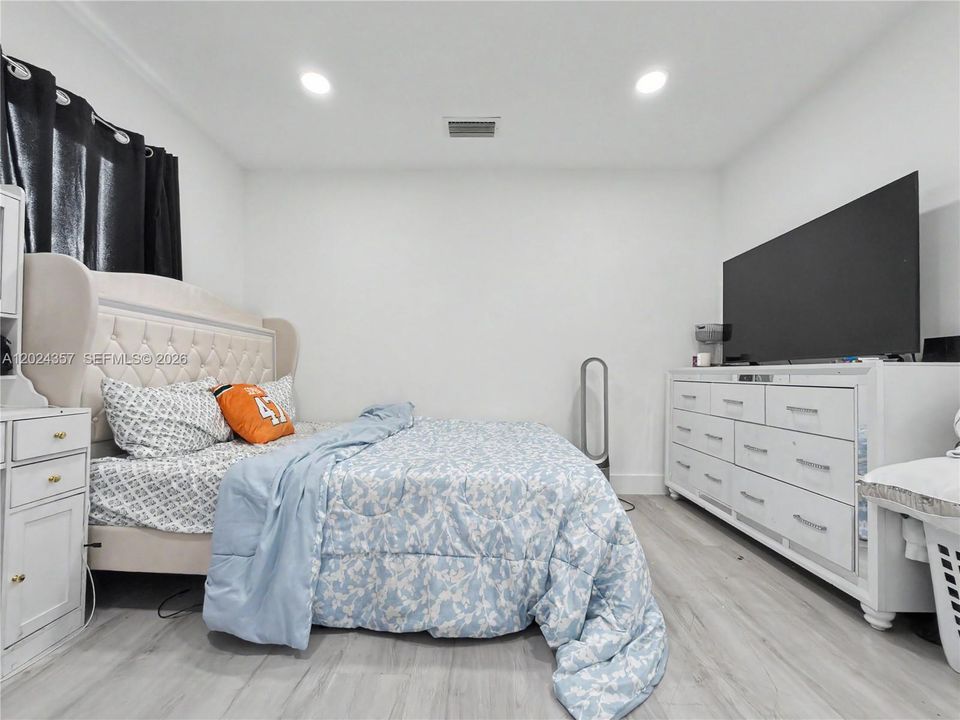 En Venta: $730,000 (5 camas, 3 baños, 1594 Pies cuadrados)