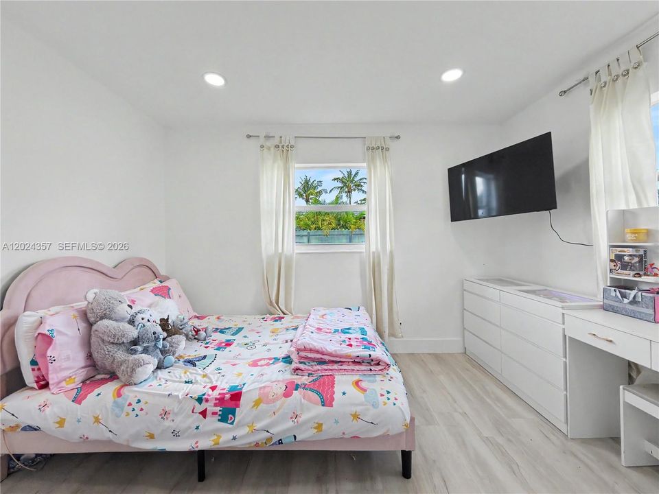 En Venta: $730,000 (5 camas, 3 baños, 1594 Pies cuadrados)