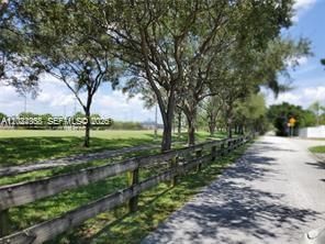 Palmetto Bay Park walking trail