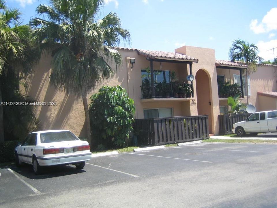 For Rent: $2,200 (2 beds, 2 baths, 955 Square Feet)