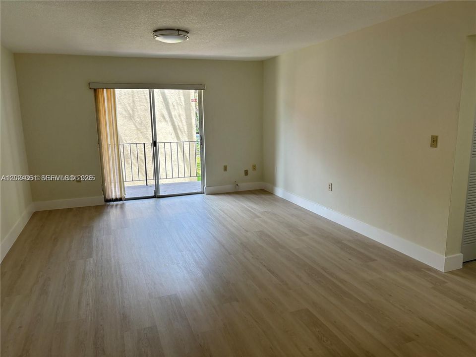 For Rent: $2,200 (2 beds, 2 baths, 955 Square Feet)