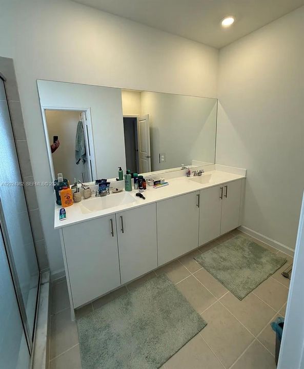 Под контрактом: $2,999 (3 спален, 2 ванн, 2190 Квадратных фут)