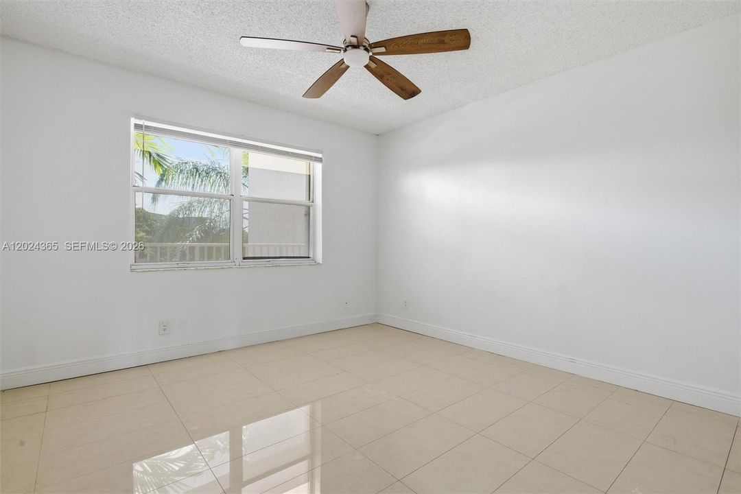 For Sale: $190,000 (2 beds, 2 baths, 1370 Square Feet)