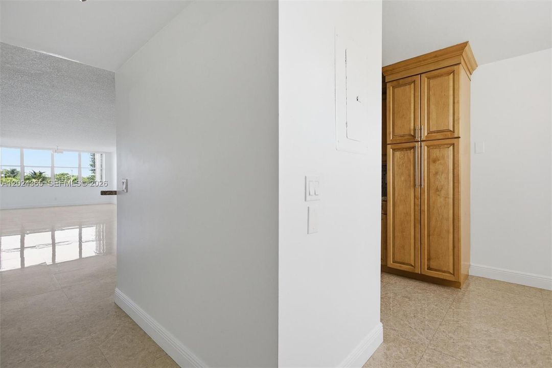 For Sale: $190,000 (2 beds, 2 baths, 1370 Square Feet)