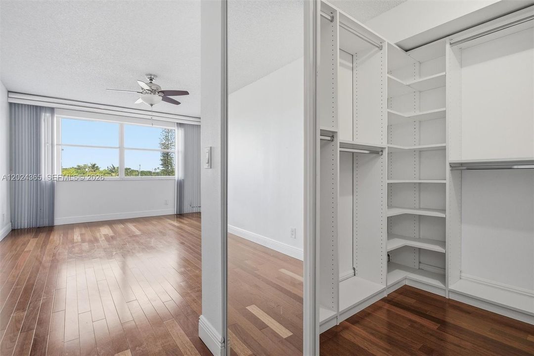 For Sale: $190,000 (2 beds, 2 baths, 1370 Square Feet)