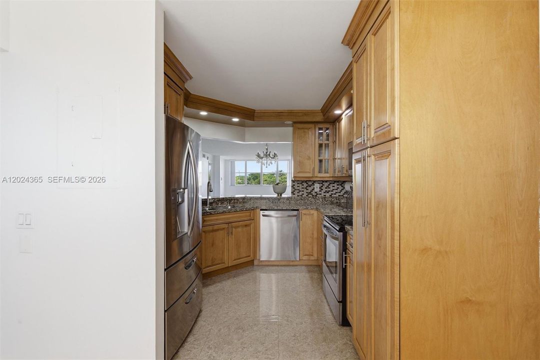 For Sale: $190,000 (2 beds, 2 baths, 1370 Square Feet)