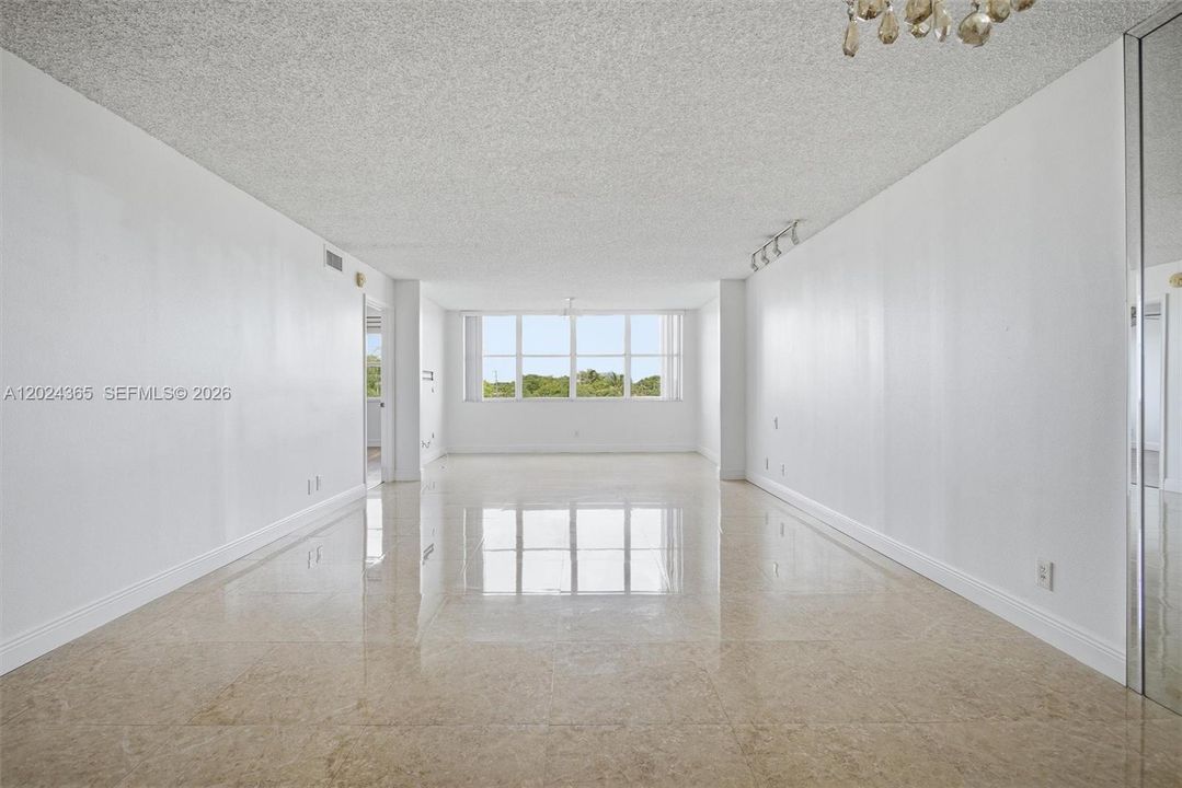 For Sale: $190,000 (2 beds, 2 baths, 1370 Square Feet)