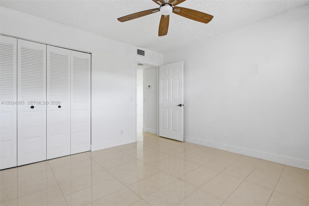 For Sale: $190,000 (2 beds, 2 baths, 1370 Square Feet)