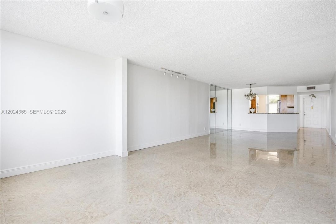 For Sale: $190,000 (2 beds, 2 baths, 1370 Square Feet)