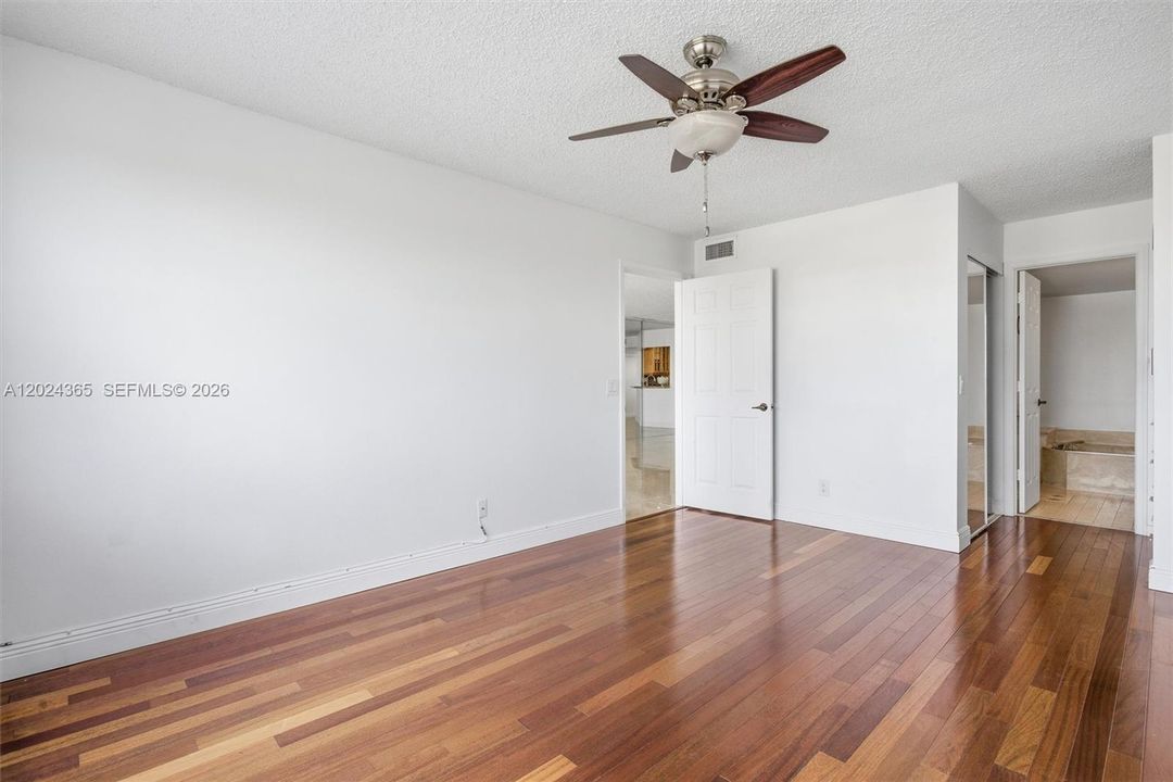 For Sale: $190,000 (2 beds, 2 baths, 1370 Square Feet)
