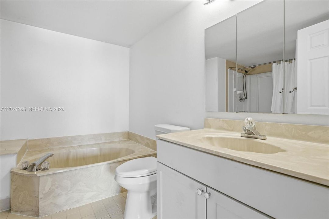 For Sale: $190,000 (2 beds, 2 baths, 1370 Square Feet)