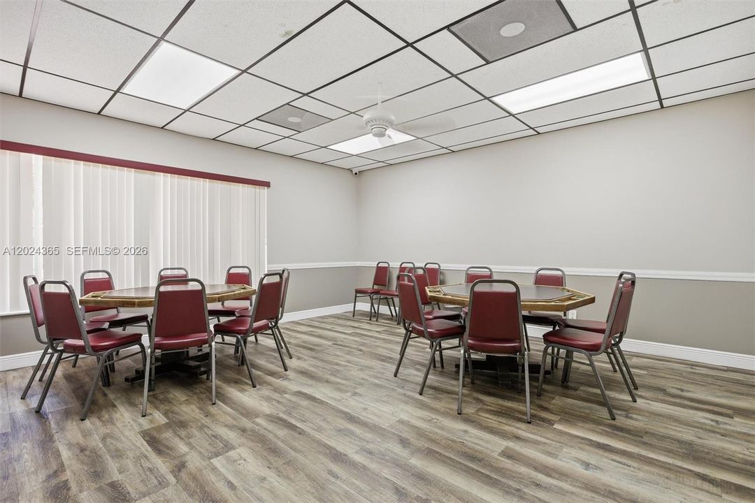 For Sale: $190,000 (2 beds, 2 baths, 1370 Square Feet)