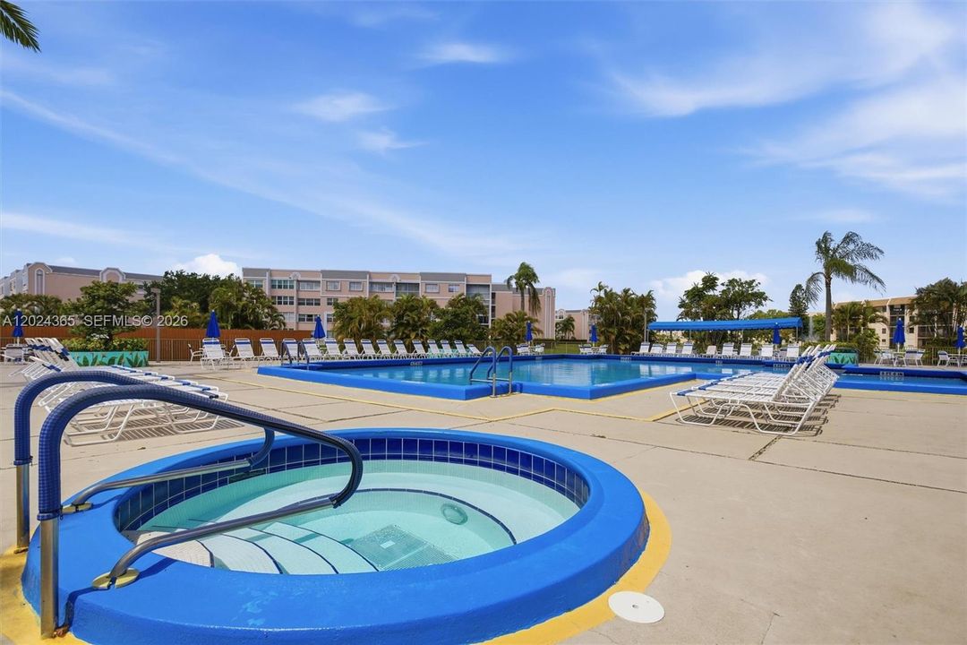 For Sale: $190,000 (2 beds, 2 baths, 1370 Square Feet)