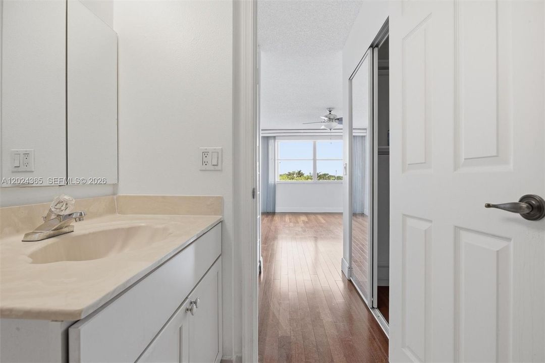 For Sale: $190,000 (2 beds, 2 baths, 1370 Square Feet)