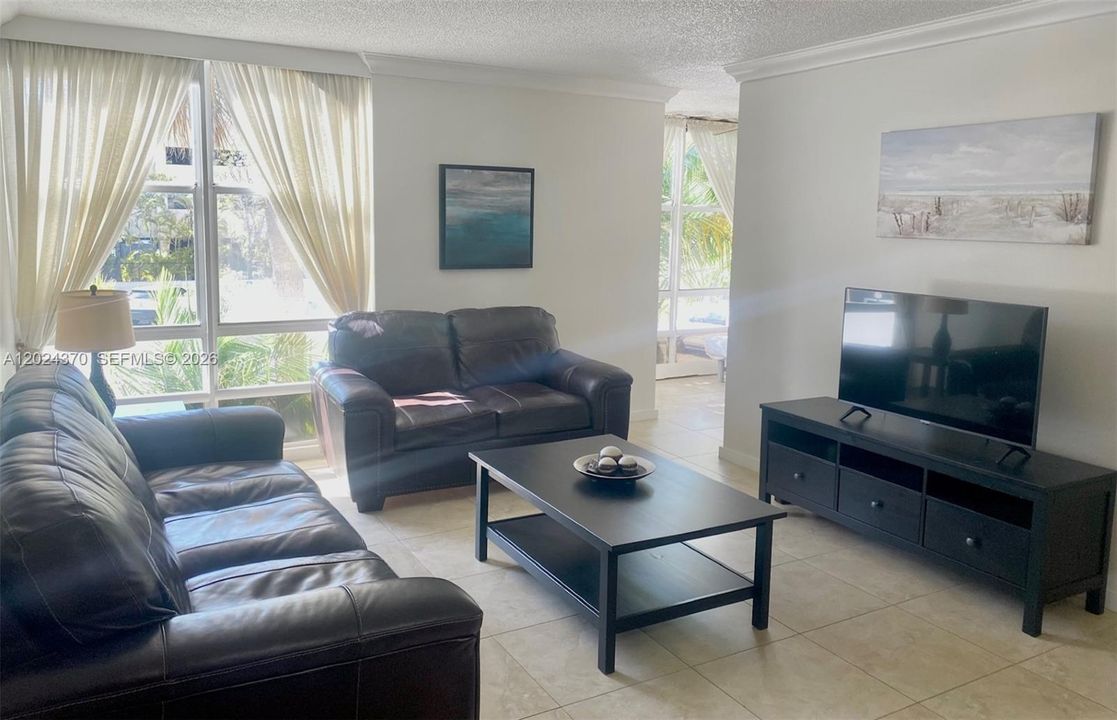 En Venta: $249,900 (1 camas, 1 baños, 725 Pies cuadrados)
