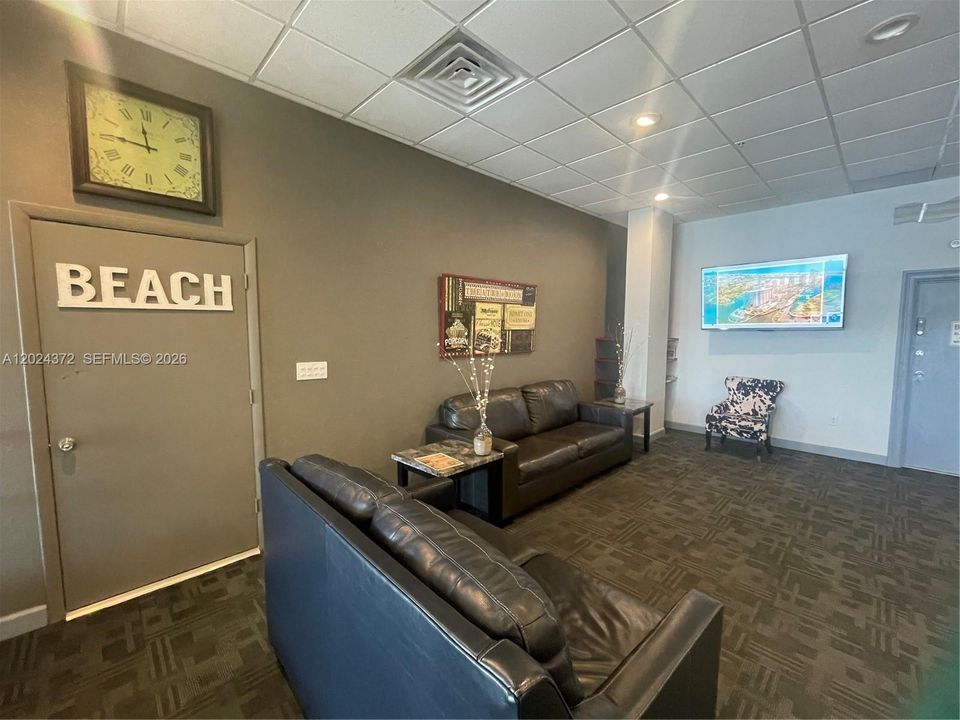 Social Room - Lobby Level