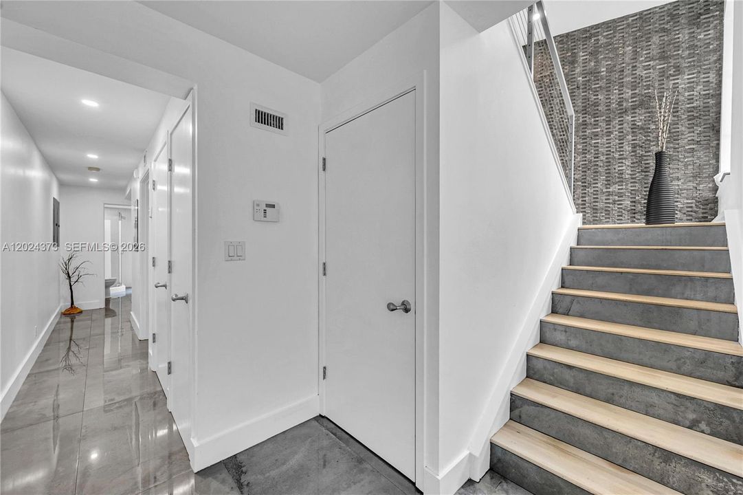 В аренду: $8,000 (4 спален, 3 ванн, 3271 Квадратных фут)