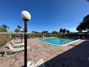 For Rent: $1,400 (1 beds, 1 baths, 720 Square Feet)