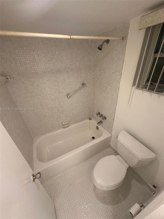 For Rent: $1,400 (1 beds, 1 baths, 720 Square Feet)