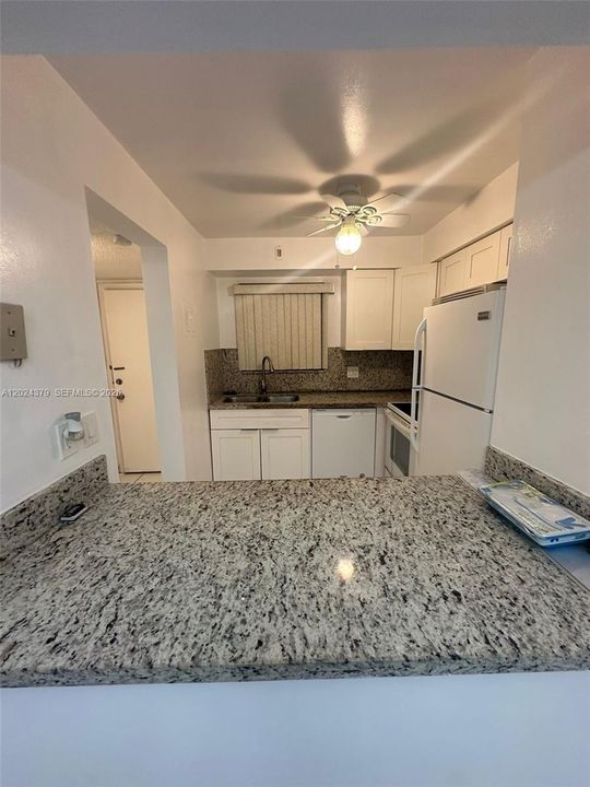 For Rent: $1,400 (1 beds, 1 baths, 720 Square Feet)