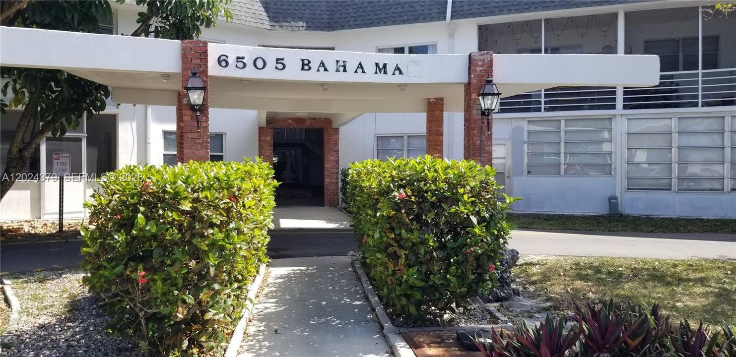 For Rent: $1,400 (1 beds, 1 baths, 720 Square Feet)