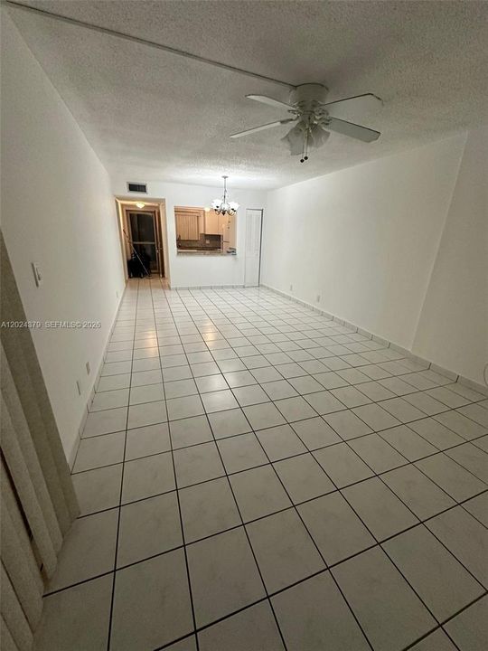 For Rent: $1,400 (1 beds, 1 baths, 720 Square Feet)