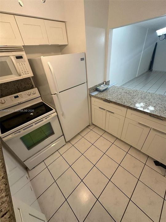 For Rent: $1,400 (1 beds, 1 baths, 720 Square Feet)