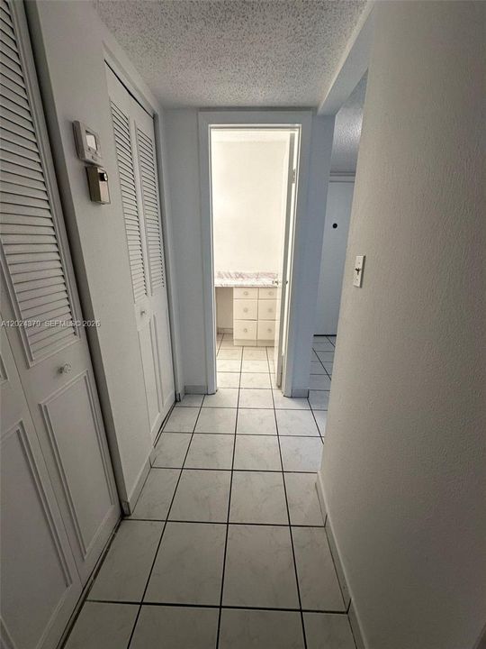 For Rent: $1,400 (1 beds, 1 baths, 720 Square Feet)