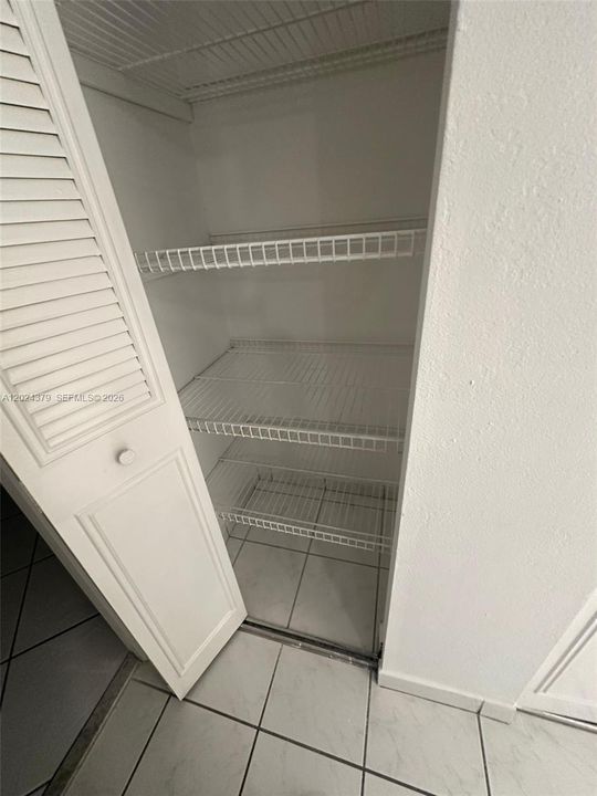For Rent: $1,400 (1 beds, 1 baths, 720 Square Feet)