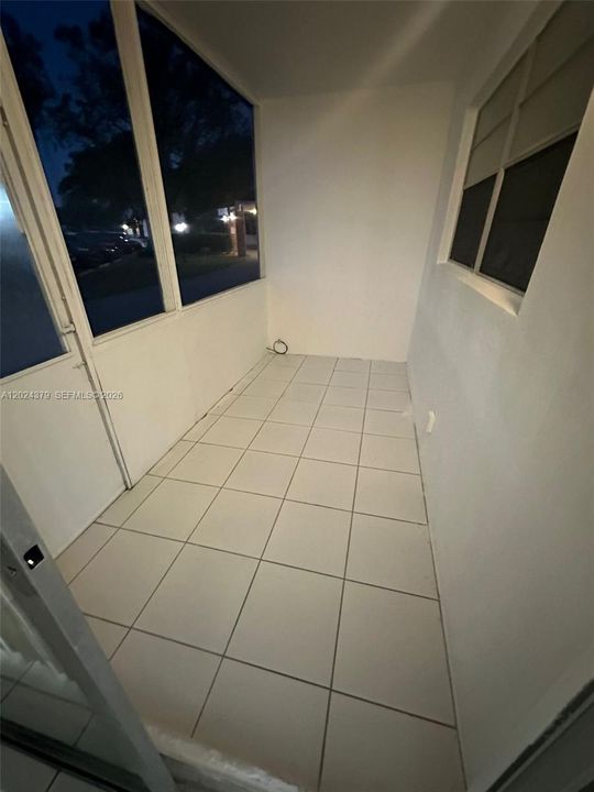 For Rent: $1,400 (1 beds, 1 baths, 720 Square Feet)