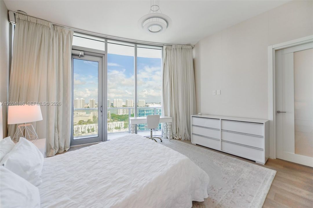 For Sale: $2,575,000 (2 beds, 3 baths, 2070 Square Feet)