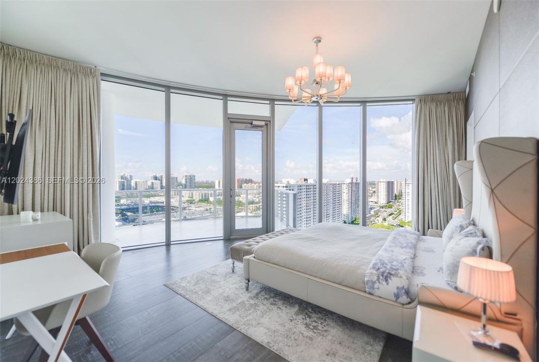 For Sale: $2,575,000 (2 beds, 3 baths, 2070 Square Feet)
