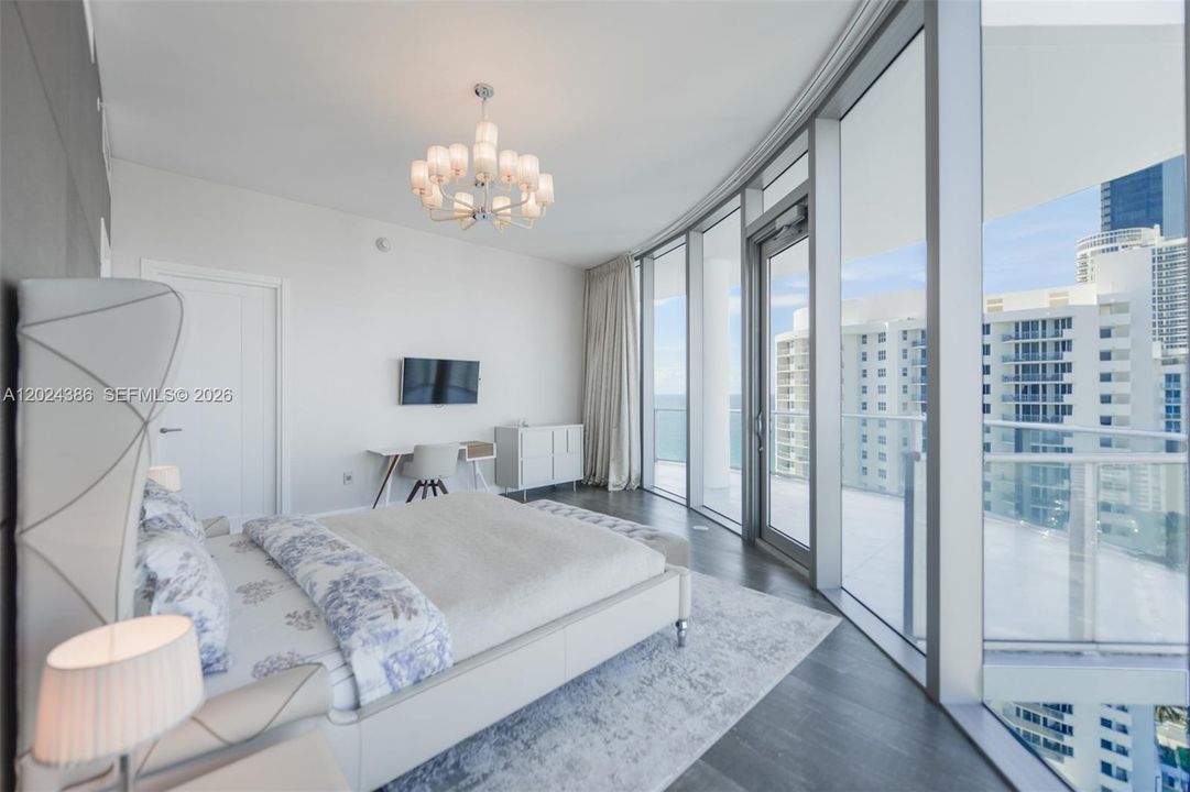 For Sale: $2,575,000 (2 beds, 3 baths, 2070 Square Feet)