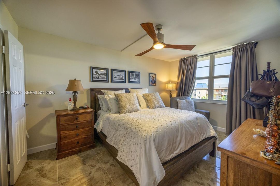 For Sale: $365,000 (2 beds, 2 baths, 1020 Square Feet)