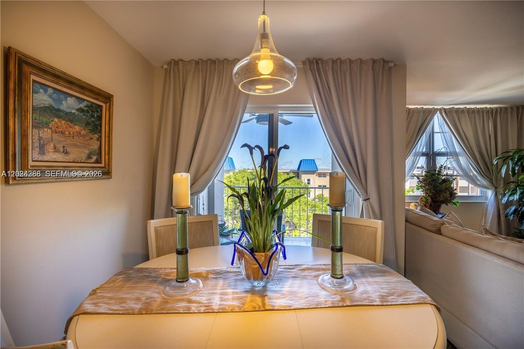 For Sale: $365,000 (2 beds, 2 baths, 1020 Square Feet)