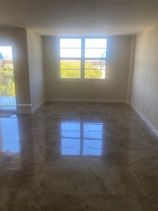 For Sale: $365,000 (2 beds, 2 baths, 1020 Square Feet)