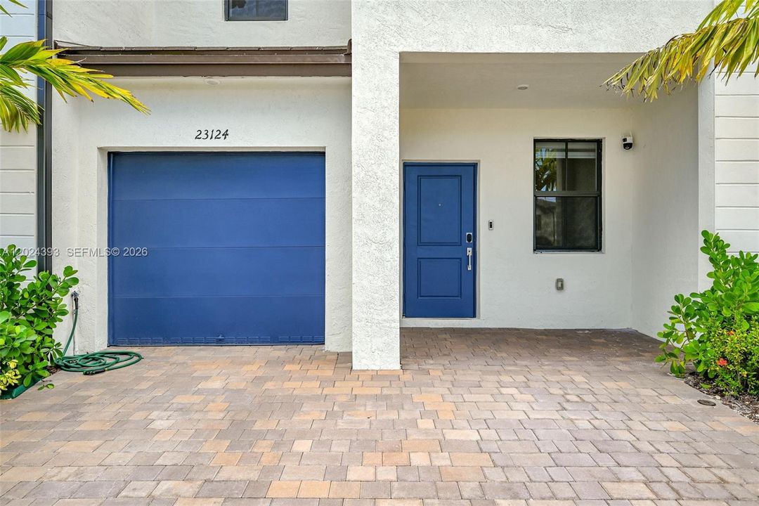For Sale: $455,000 (4 beds, 2 baths, 1827 Square Feet)