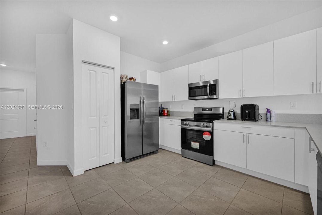 For Sale: $455,000 (4 beds, 2 baths, 1827 Square Feet)