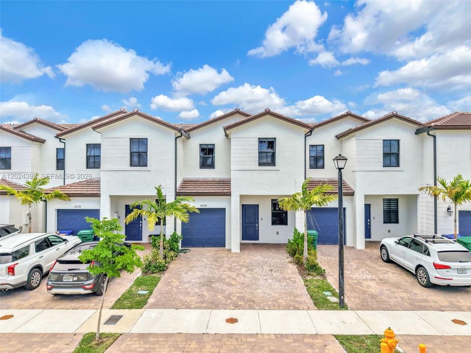 For Sale: $455,000 (4 beds, 2 baths, 1827 Square Feet)