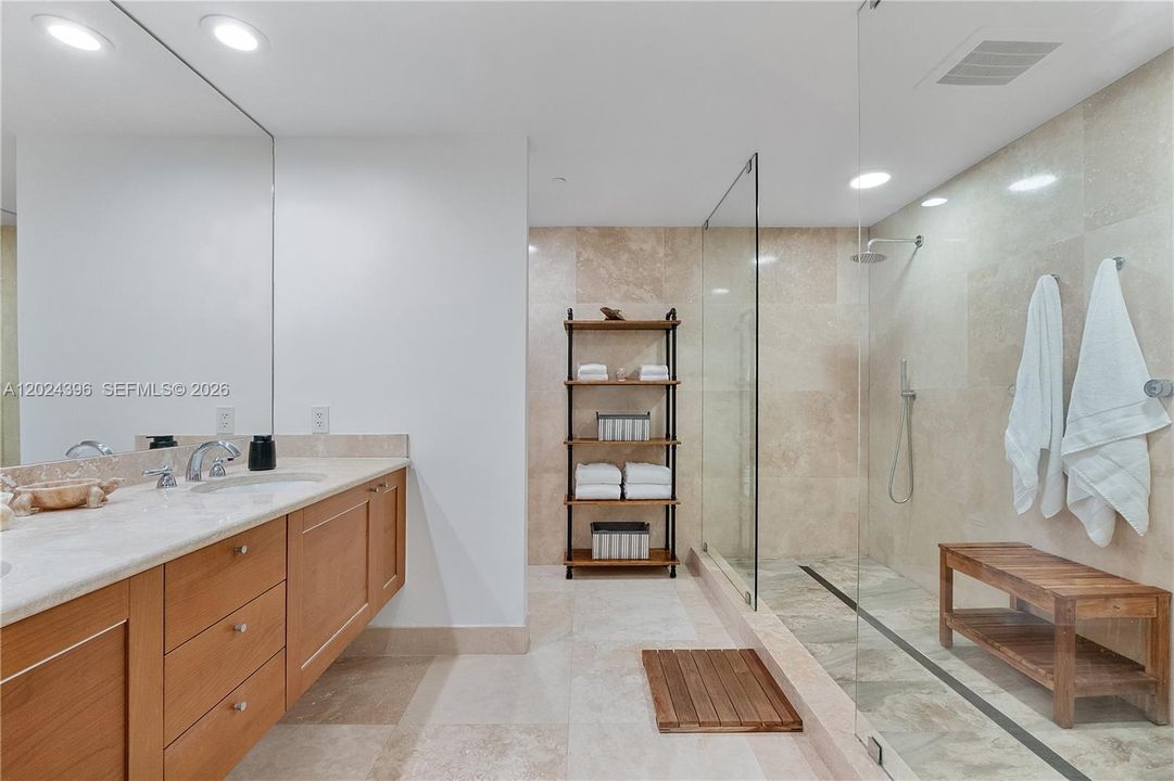 For Sale: $575,000 (1 beds, 1 baths, 1384 Square Feet)