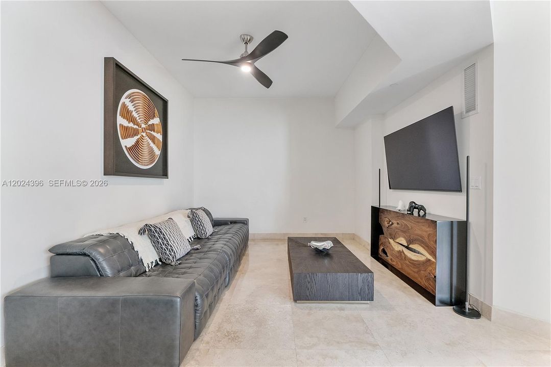 For Sale: $575,000 (1 beds, 1 baths, 1384 Square Feet)