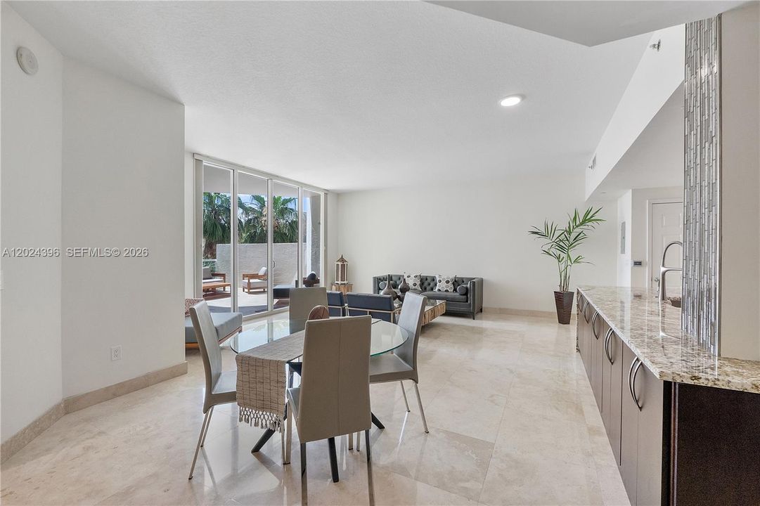 For Sale: $575,000 (1 beds, 1 baths, 1384 Square Feet)