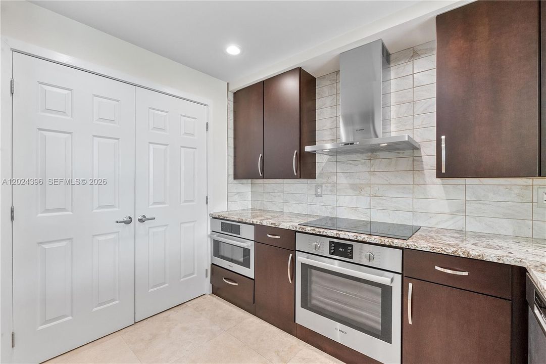 For Sale: $575,000 (1 beds, 1 baths, 1384 Square Feet)