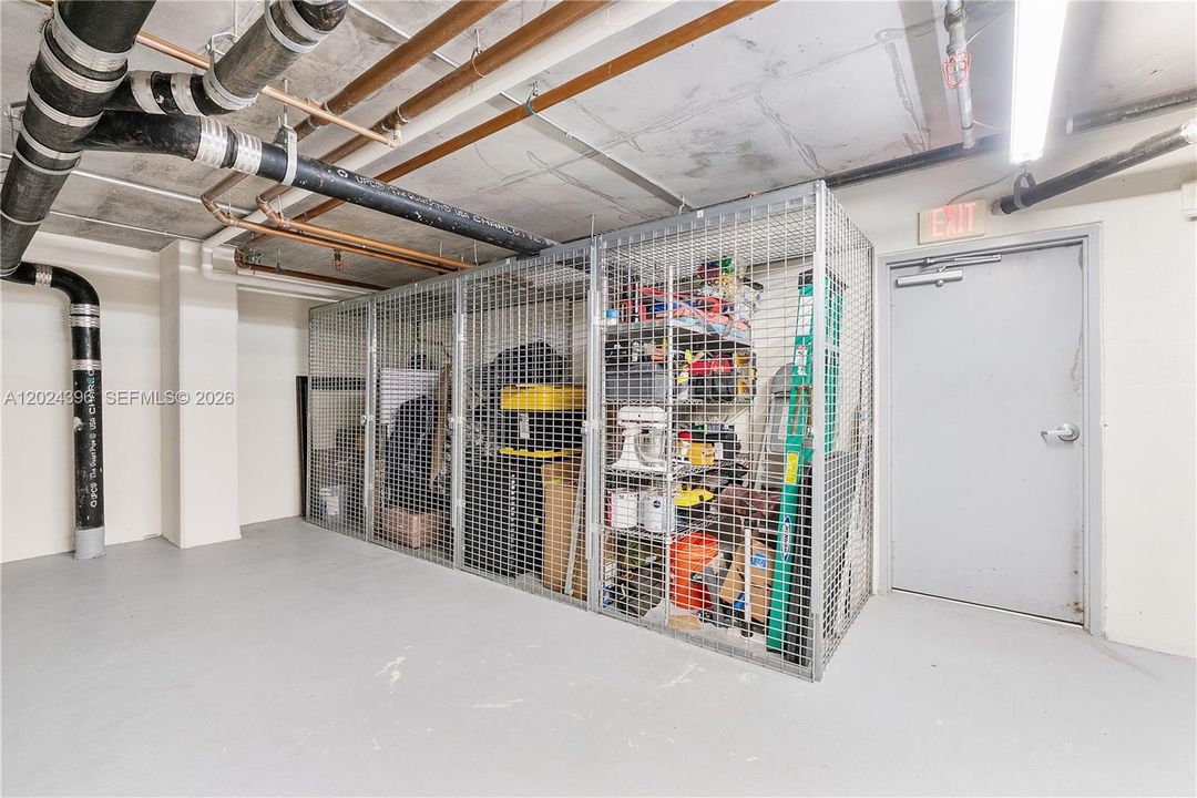 For Sale: $575,000 (1 beds, 1 baths, 1384 Square Feet)