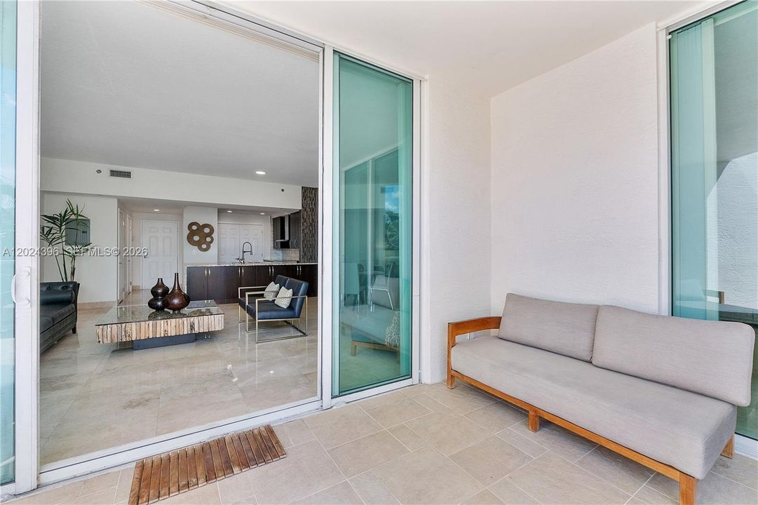 For Sale: $575,000 (1 beds, 1 baths, 1384 Square Feet)