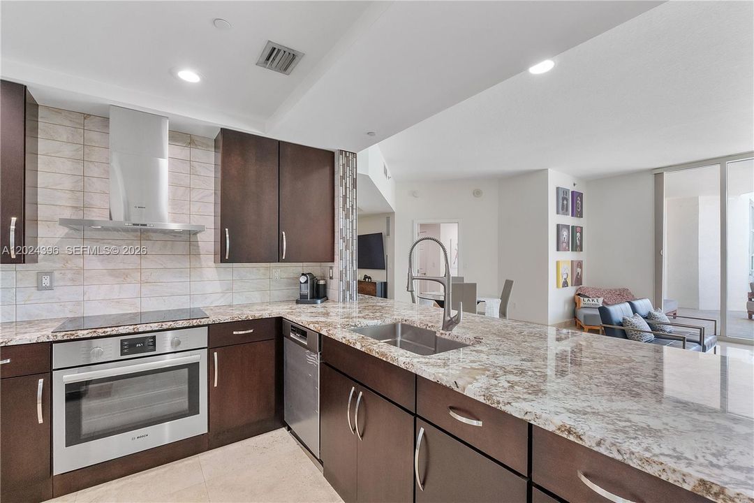 For Sale: $575,000 (1 beds, 1 baths, 1384 Square Feet)